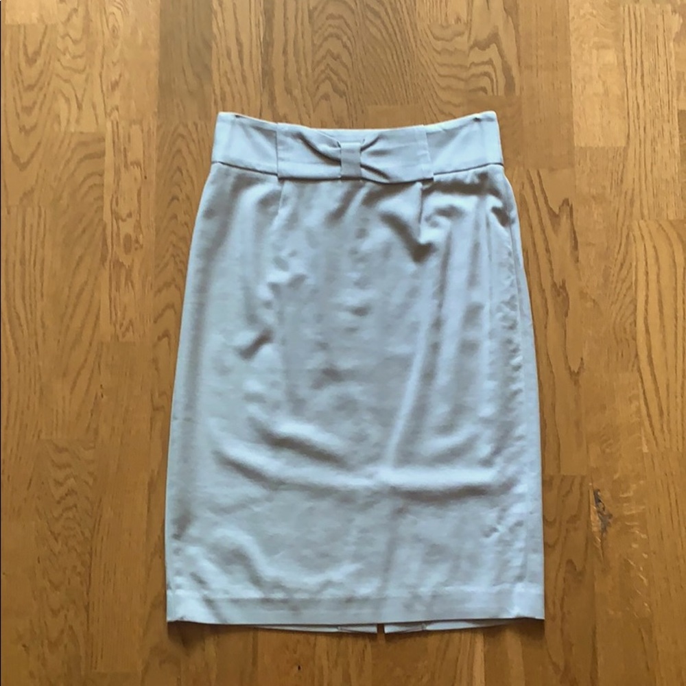 Pencil skirt with bow detail